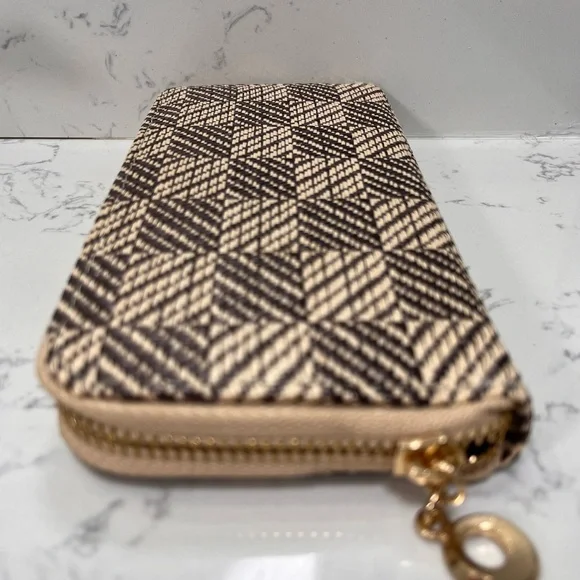 raffia straw zipper clutch wallet - holds 12 cards plus cash - Picture 5 of 8